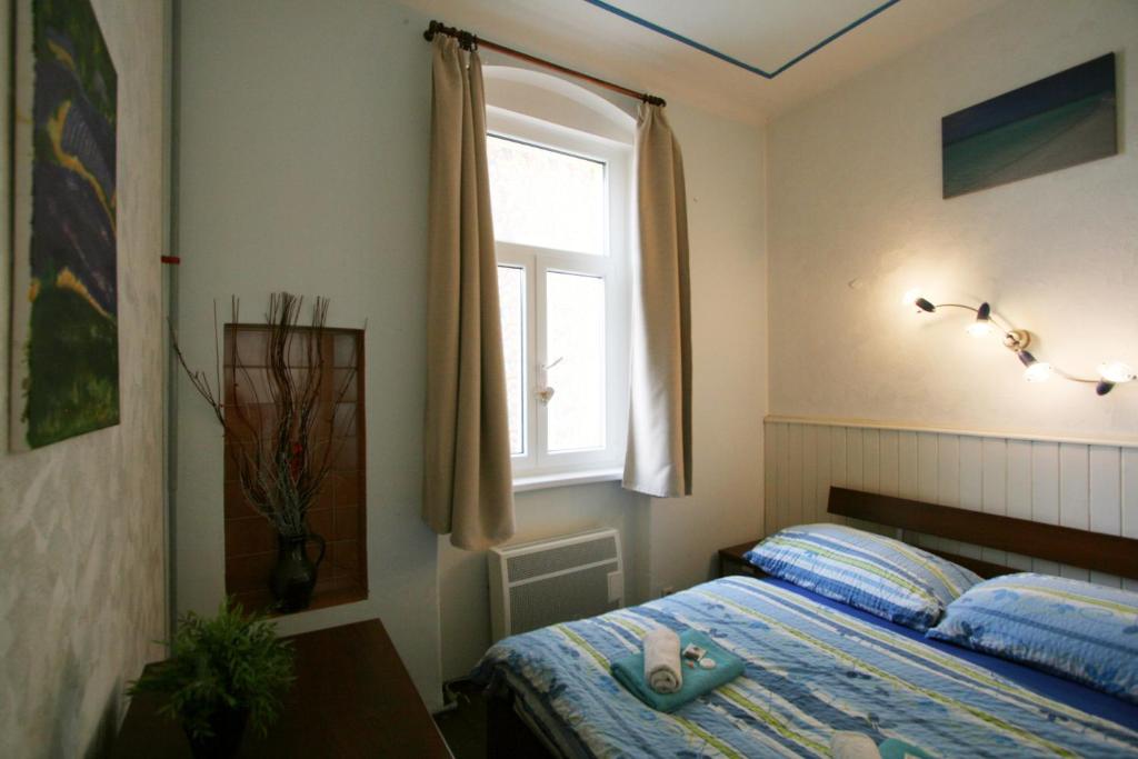 Apartment No 8 Zeyerova 17 room 1