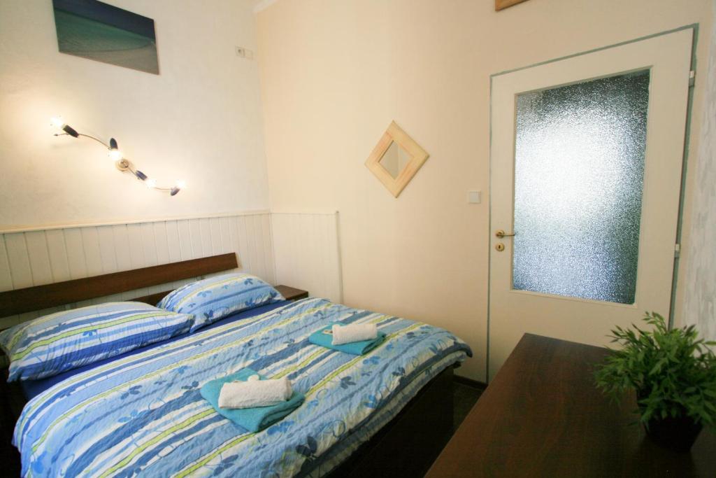 Apartment No 8 Zeyerova 17 room 3